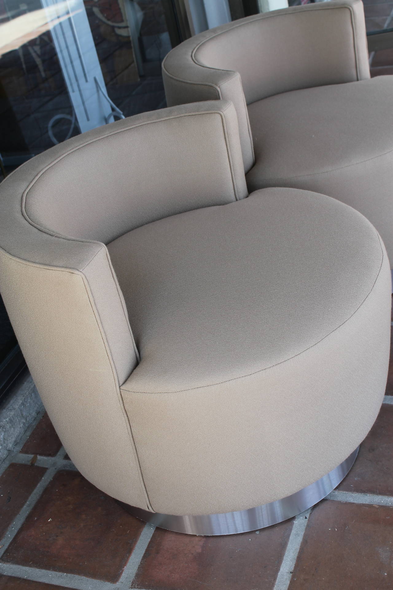 American Pair of Swivel Barrel Chairs, in the style of Milo Baughman