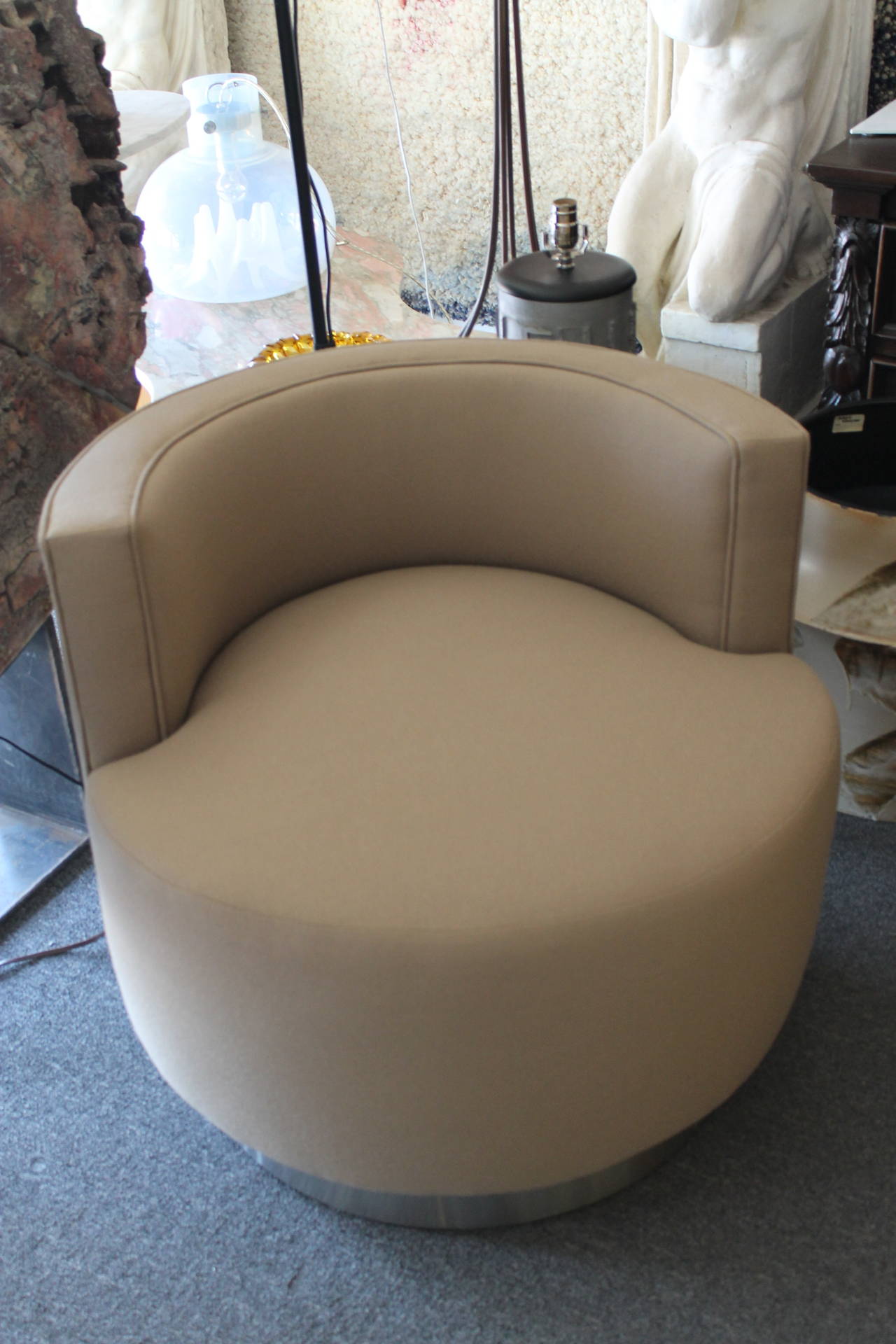 Pair of Swivel Barrel Chairs, in the style of Milo Baughman In Excellent Condition In Palm Springs, CA