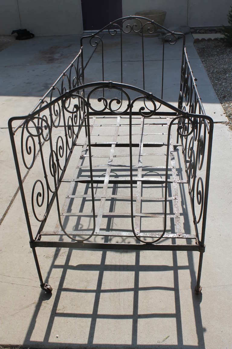 Art Nouveau Metal Daybed In Good Condition In Palm Springs, CA