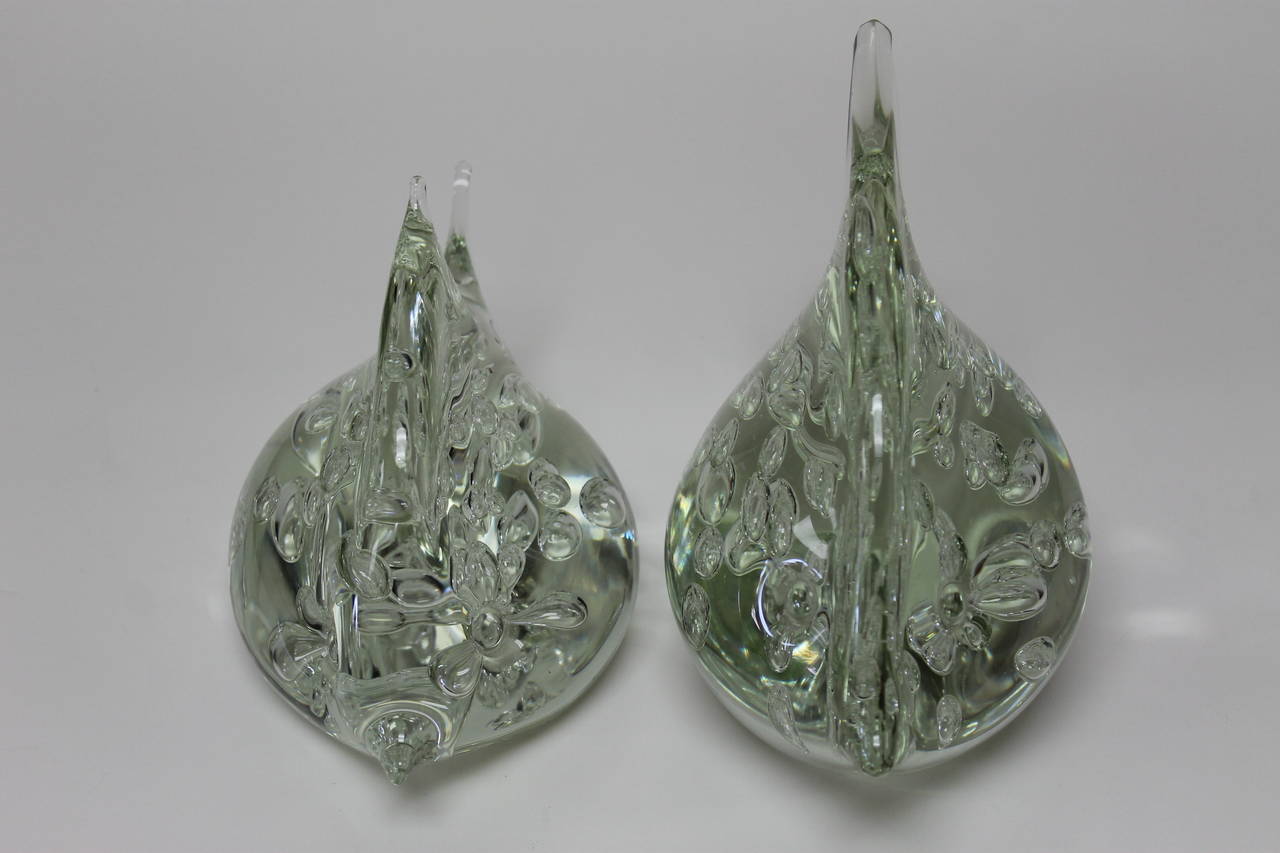 Pair of 1950s signed Seguso Vetri D'arte glass fish. Two large and heavy Murano glass fish with controlled bubbles, each signed 