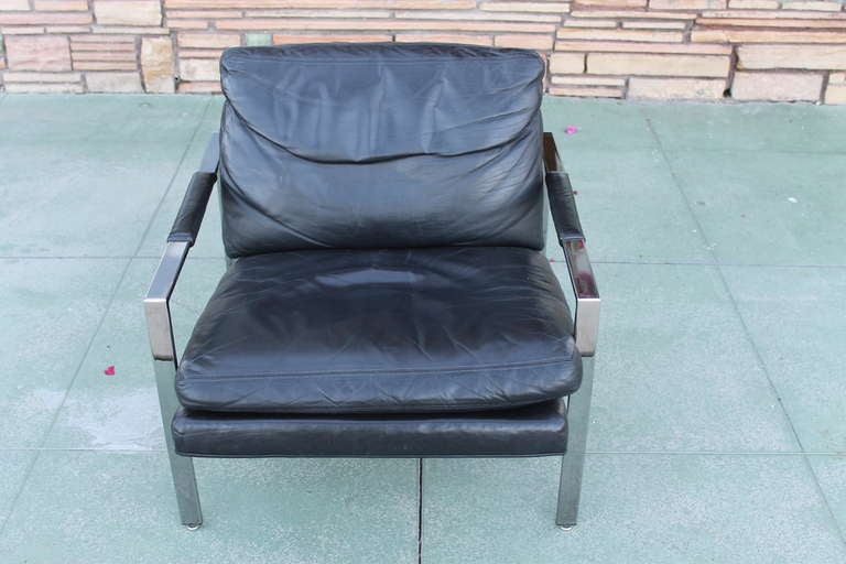 Milo Baughman chrome lounge chair with original black leather. Measures 26.5