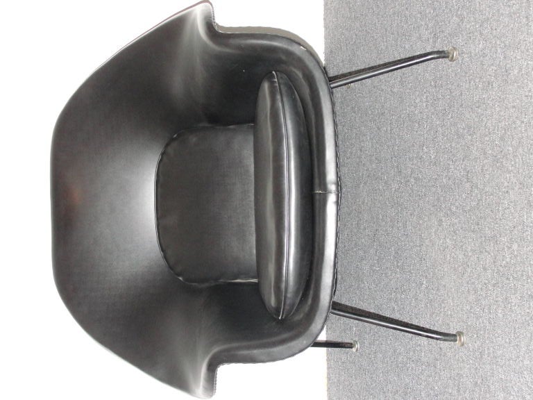 Eero Saarinen Black Leather Womb chair