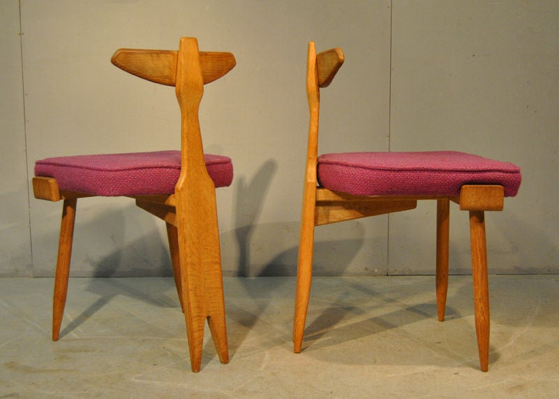 Guillerme et Chambron Paire de chaises tripodes
