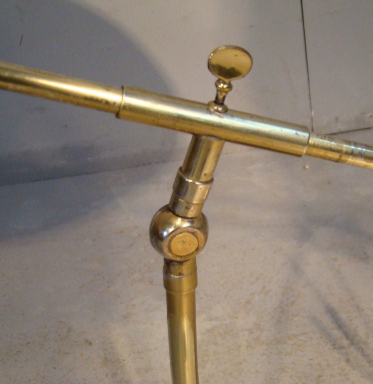BRASS AND LACQUERED METAL ADJUSTABLE TABLE LAMP