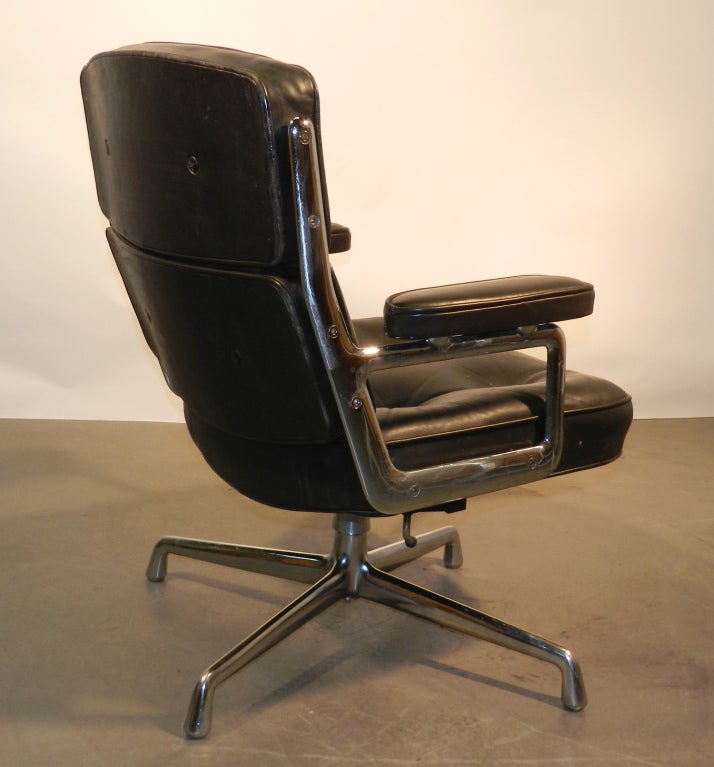 American Lobby Chair ES 104 Eames For Sale