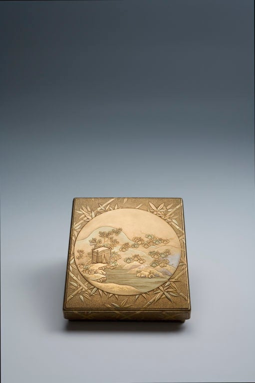 The decoration of this suzuribako writing box refers to the tale of the »cut-tongue sparrow« (shitakiri suzume). The story centers on an old man who goes out to cut firewood when he sees a wounded sparrow. Being kind-hearted, he takes it home to