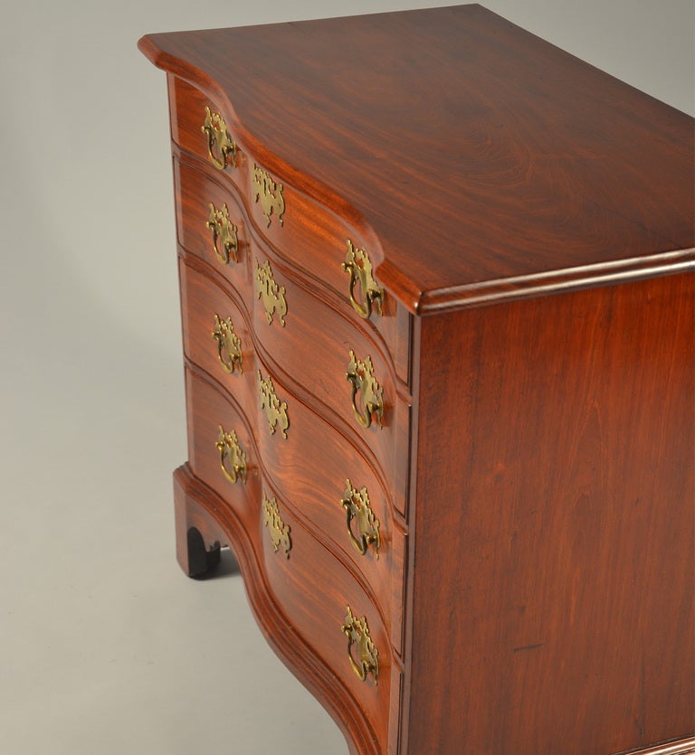 Boston Chippendale Mahogany Blocked Serpentine Chest In Excellent Condition For Sale In Wells, ME