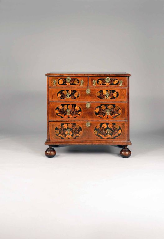Superb William & Mary Marquetry chest of drawers. The front, top and sides retain the original outstanding inlaid floral marquetry. <br />
<br />
Many chests of this type have exact repeating designs. To make the design different species of wood