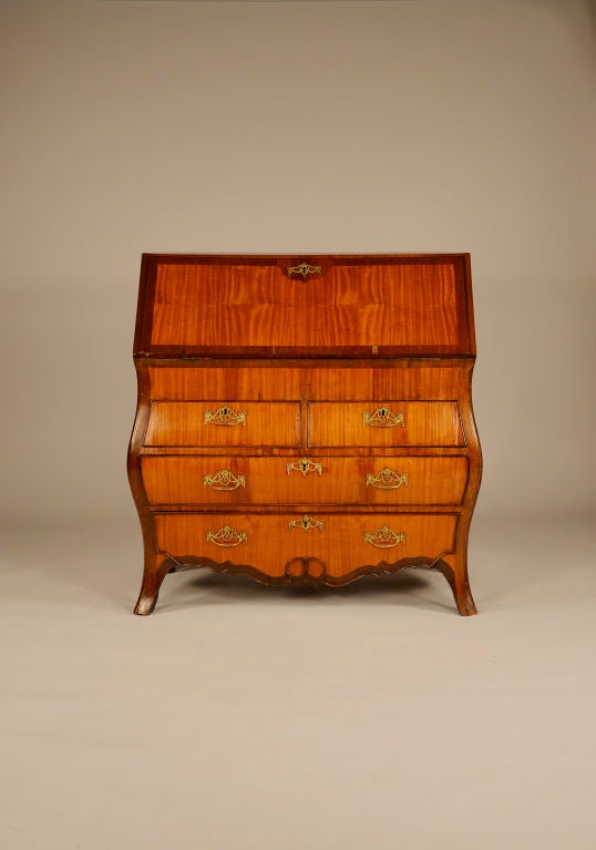 Dutch Bombe Desk
