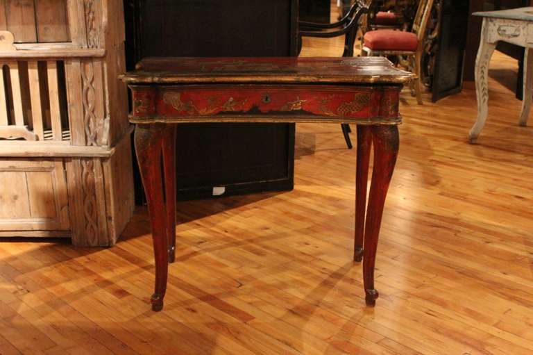 Italian Red Lacquered Dressing Table In Good Condition For Sale In High Point, NC