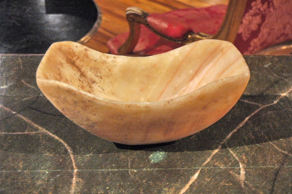 Alabaster Bowl In Good Condition In High Point, NC