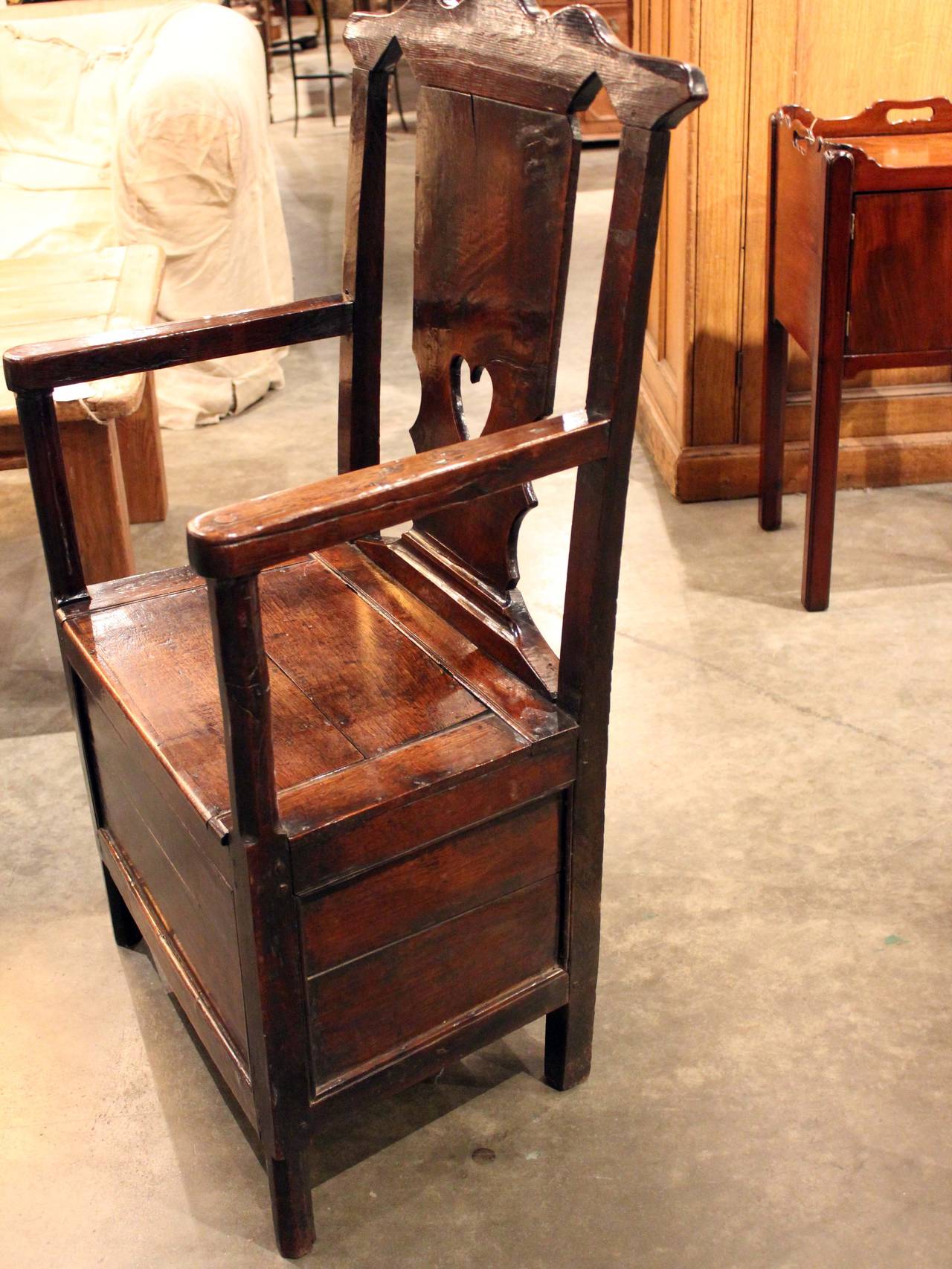 Welsh Oak Chair with Cupboard below Seat In Good Condition For Sale In High Point, NC