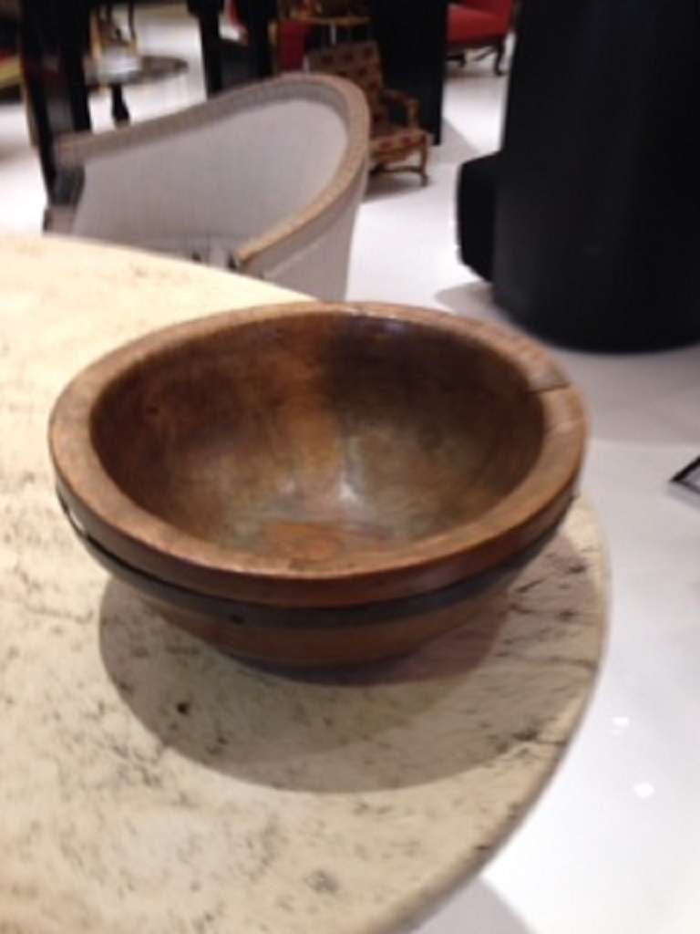 English Elm Bowl In Good Condition In High Point, NC