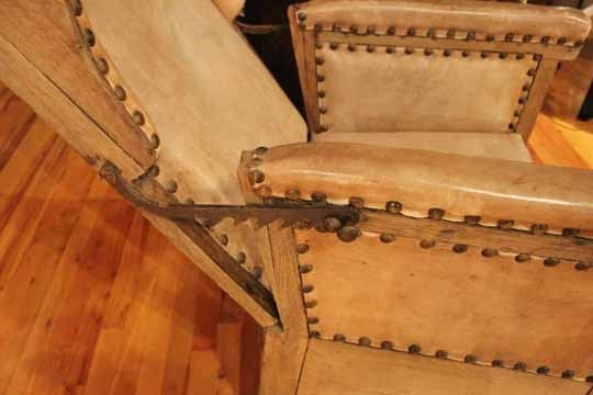 English Reclining Chair In Good Condition For Sale In High Point, NC