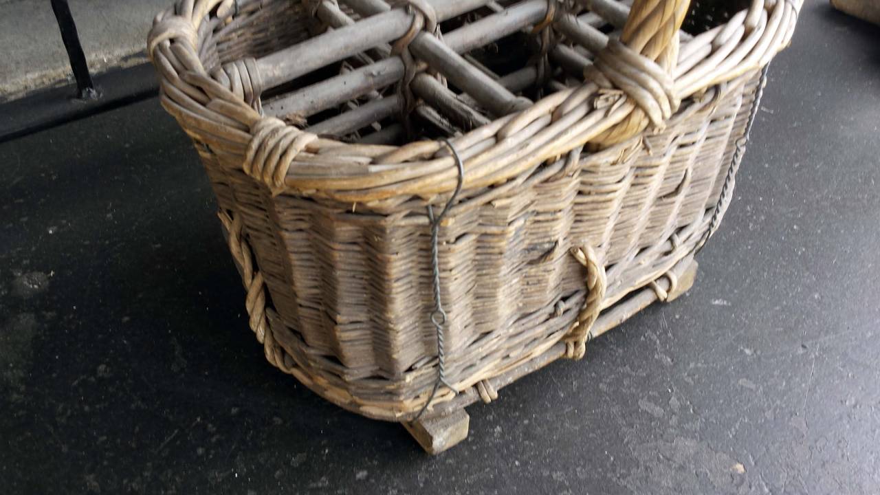 French Wine Basket from Burgundy, France For Sale