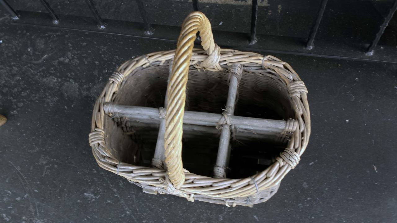 Late 19th Century Wine Basket from Burgundy, France For Sale