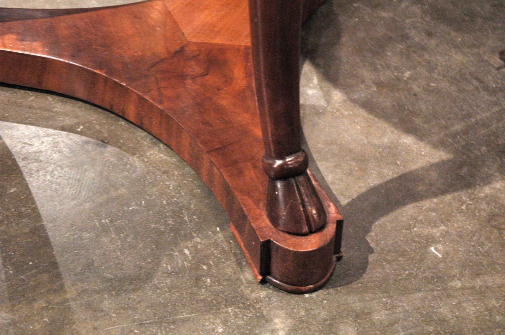 French Center Table In Good Condition In High Point, NC
