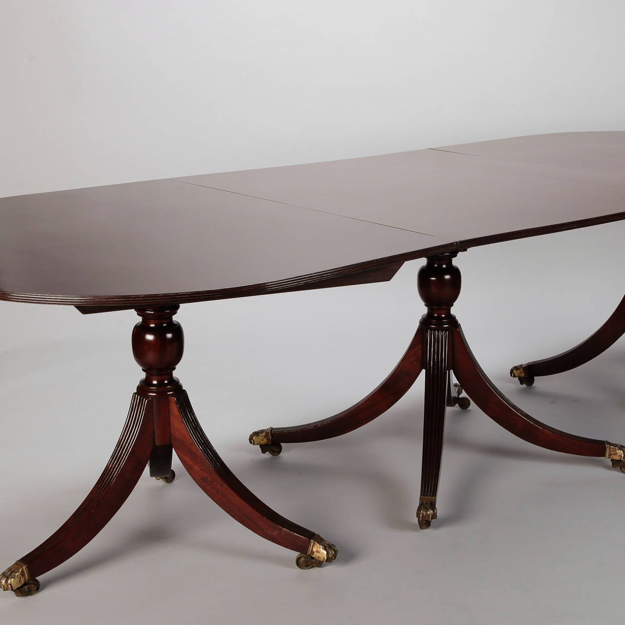 mahogany pedestal dining table