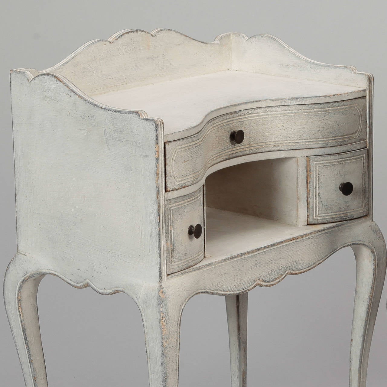 20th Century Pair of French Antique White Bedside Tables