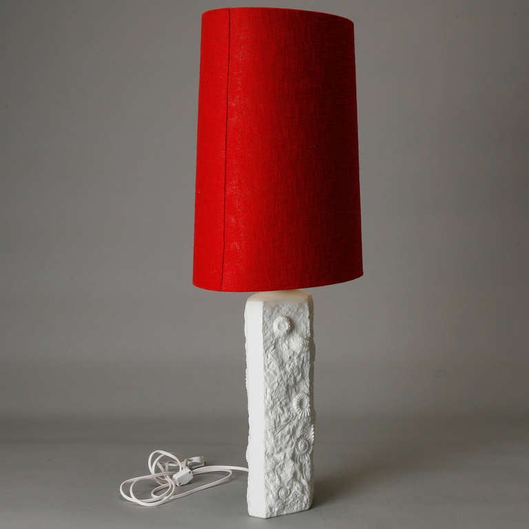 Large mid century Bavarian lamp has a white porcelain base of fossilized seashells in a bisque finish with the original, vibrant red shade. New wiring for US electrical standards. Porcelain base is 19