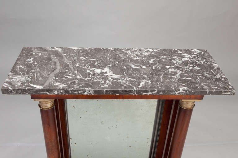 Small Marble Top Pier Console with Mirrored Back In Excellent Condition In Troy, MI