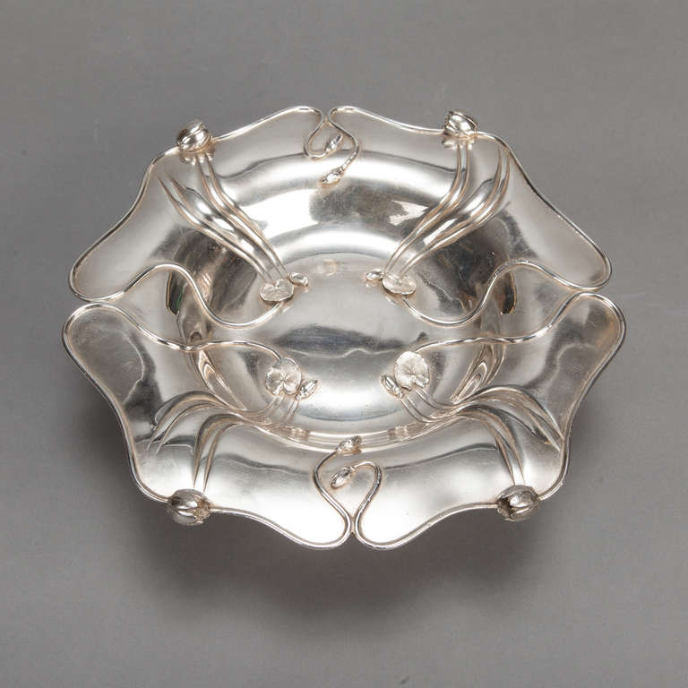 Art Nouveau Silver Plate Footed Dish In Excellent Condition In Troy, MI