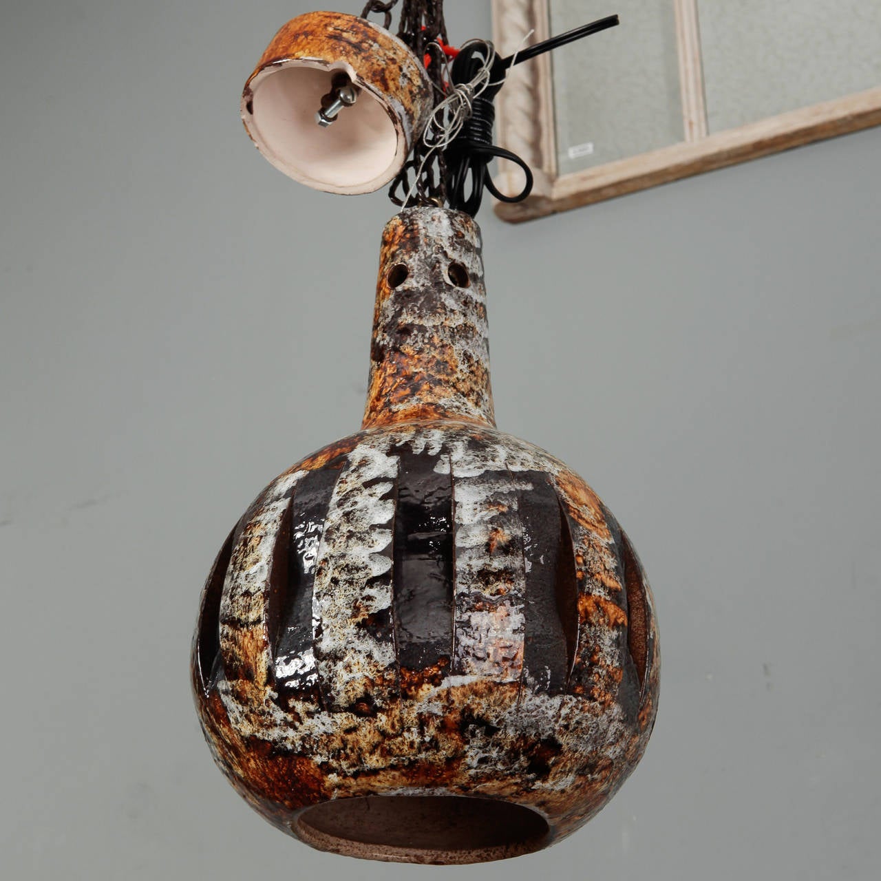 Ceramic globe shaped pendant fixture with abstract glaze in shades of brown, rust and sand, circa late 1960s-early 1970s. Original ceiling canopy and new electrical wiring for US standards. Found in Europe, believed this is from Germany.
Number of