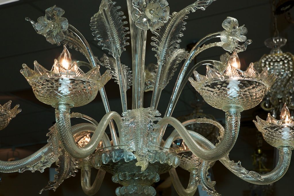 Large Clear Venetian Glass Daffodil Chandelier In Excellent Condition In Troy, MI