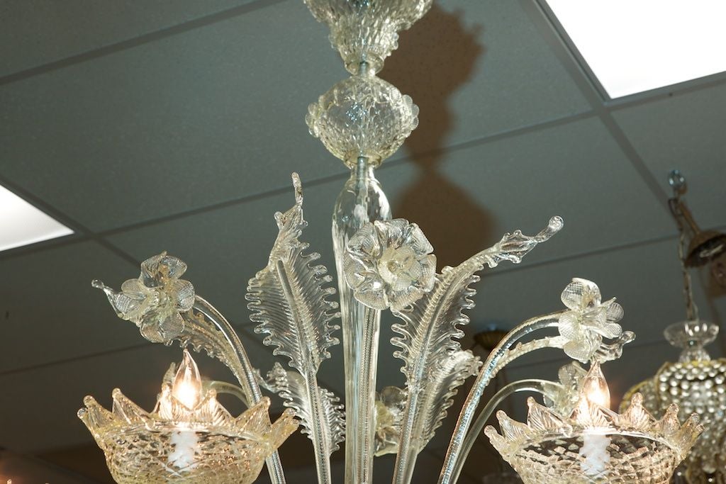 Mid-20th Century Large Clear Venetian Glass Daffodil Chandelier