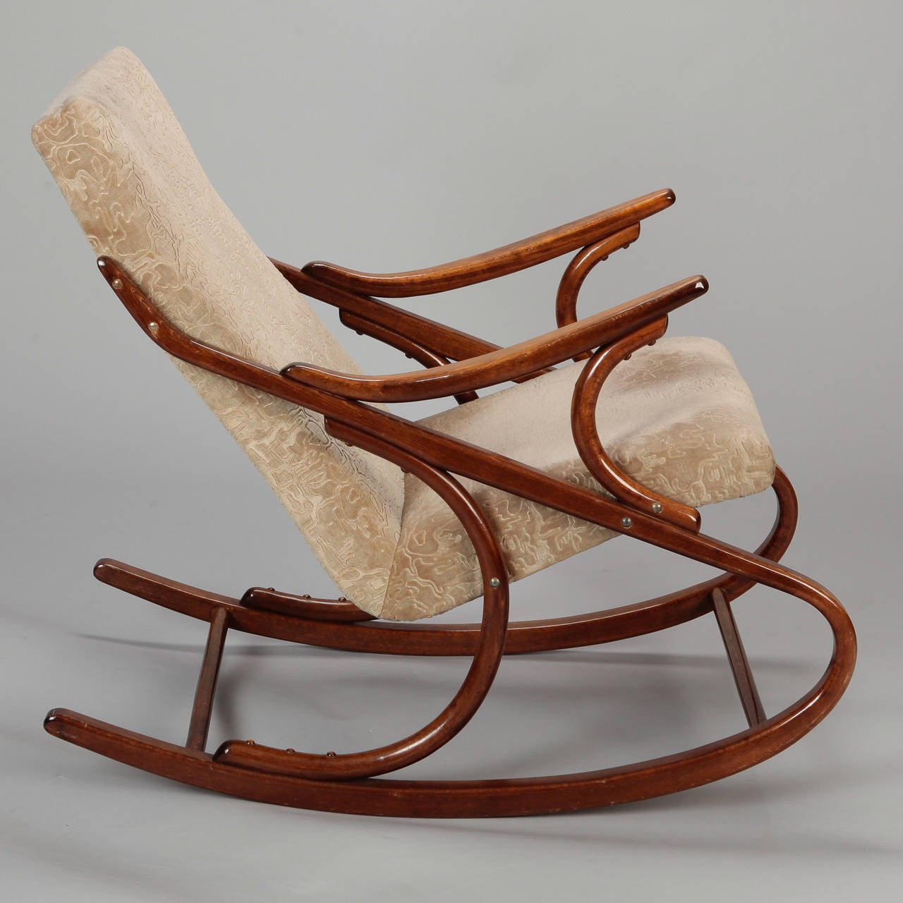Midcentury Czech Ton Bent Wood Rocking Chair In Good Condition In Troy, MI