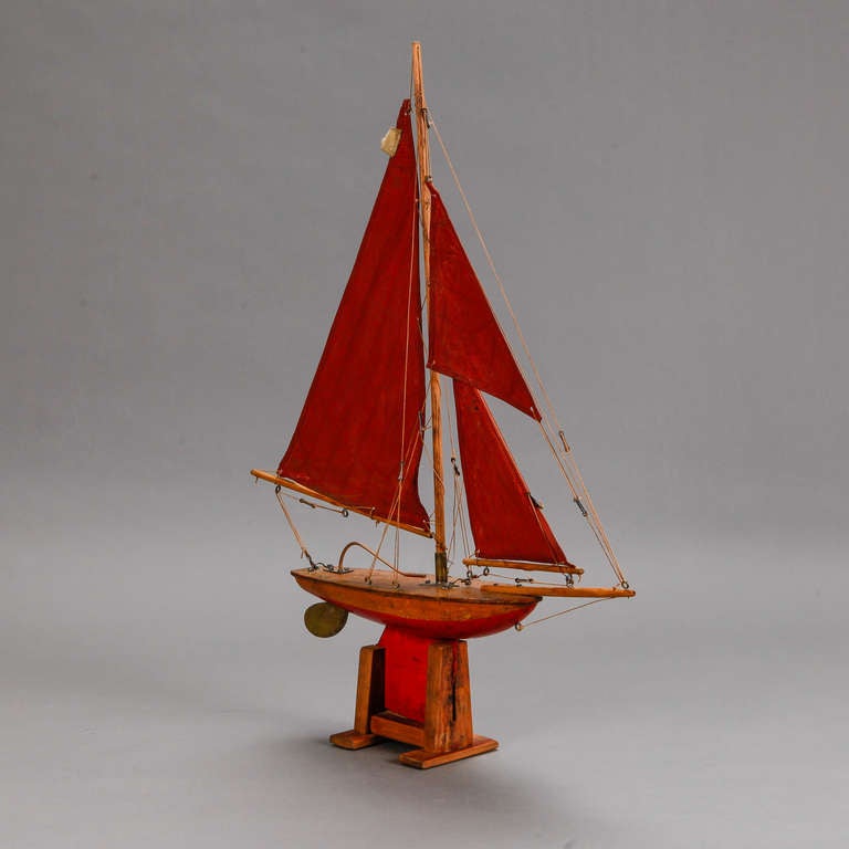 English Pond Boat With Red Sails and Rudder In Good Condition In Troy, MI