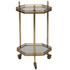 Petit chariot à boissons à deux niveaux en verre et laiton du milieu du siècle dernier