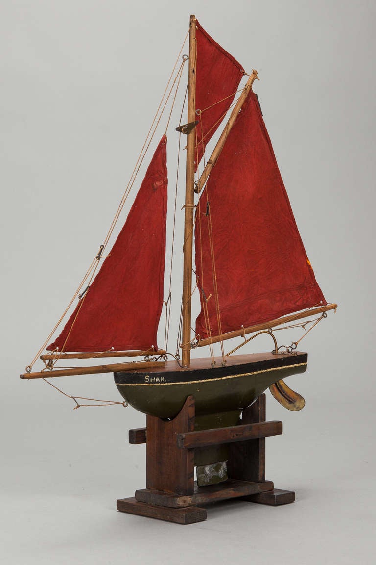 Turn of the Century English Pond Boat with Red Sails In Good Condition In Troy, MI