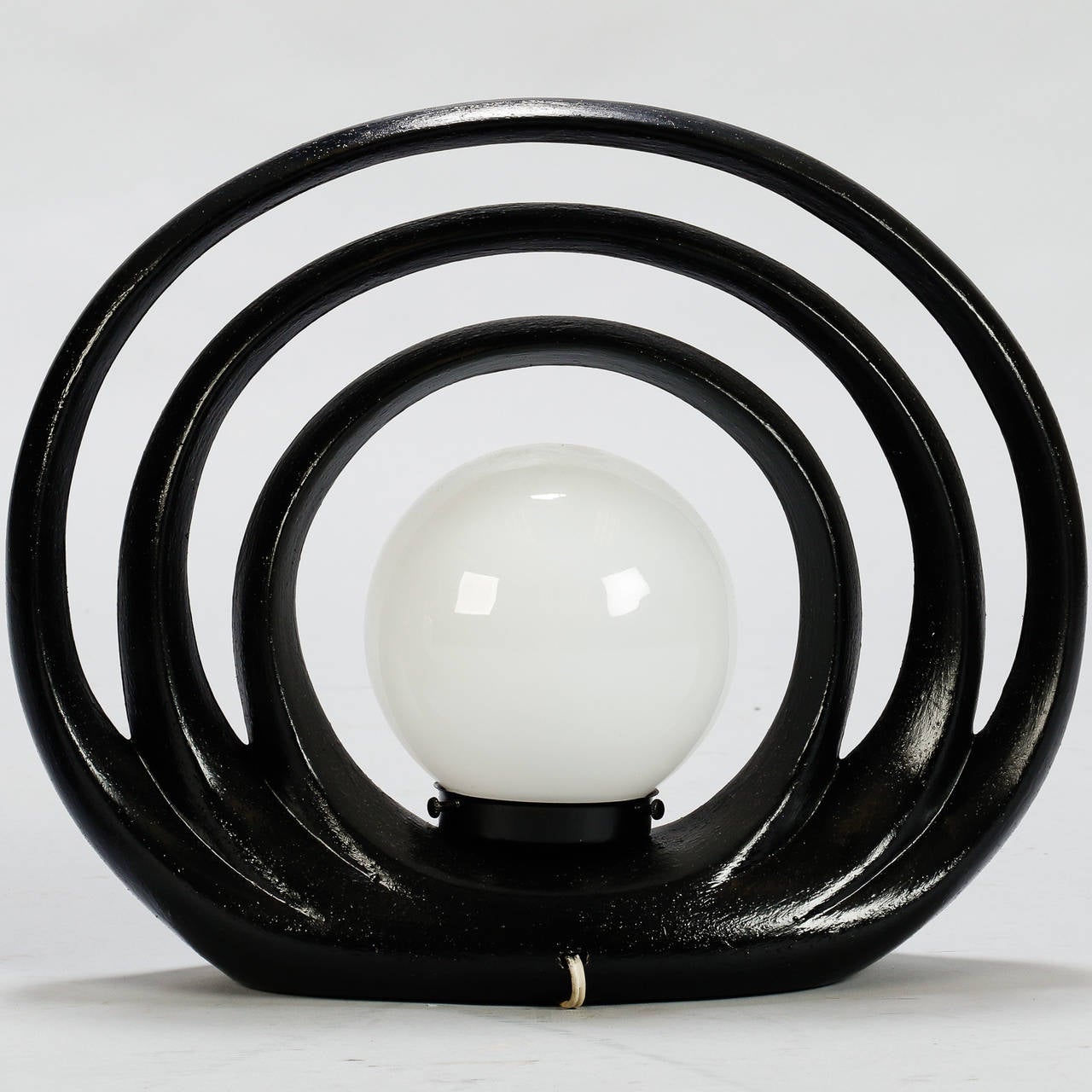 Pair of Mid Century Italian Op Art Black and White Lamps In Excellent Condition In Troy, MI
