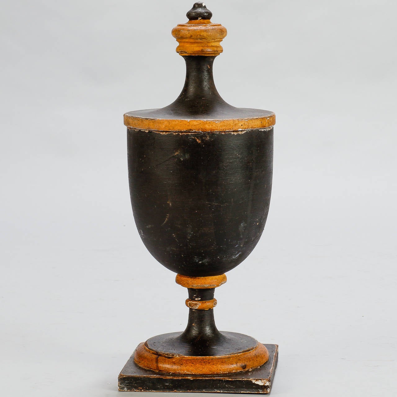 Kräutergefäß aus Holz mit Originalfarbe aus dem 19. Jahrhundert im Angebot 1