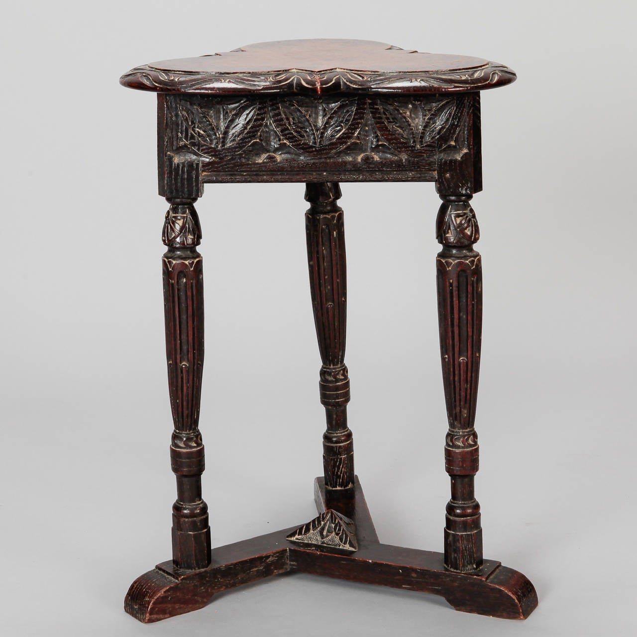 19th Century European Trefoil Carved Side Table In Good Condition In Troy, MI
