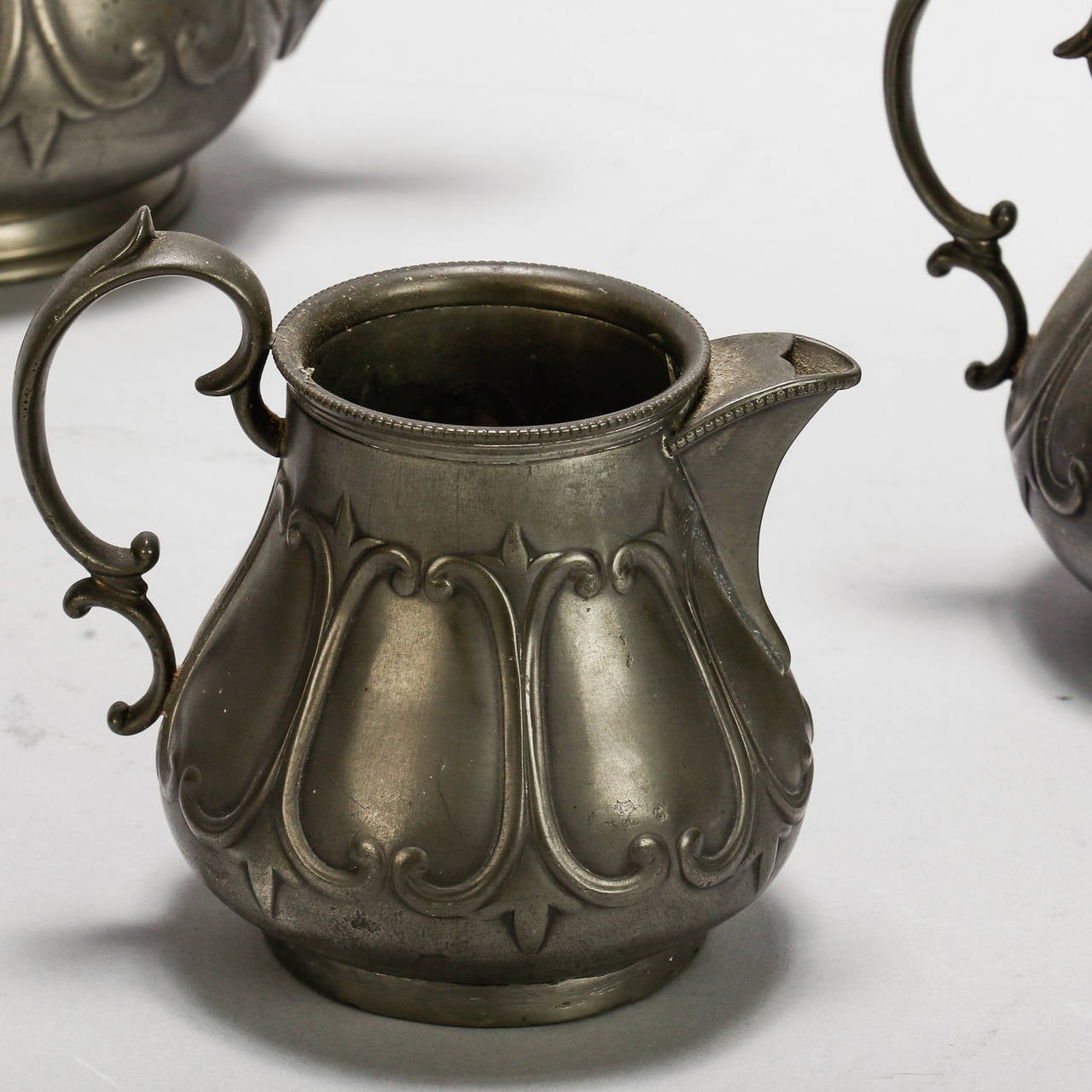 English Pewter Four-Piece Coffee Tea Service In Good Condition In Troy, MI