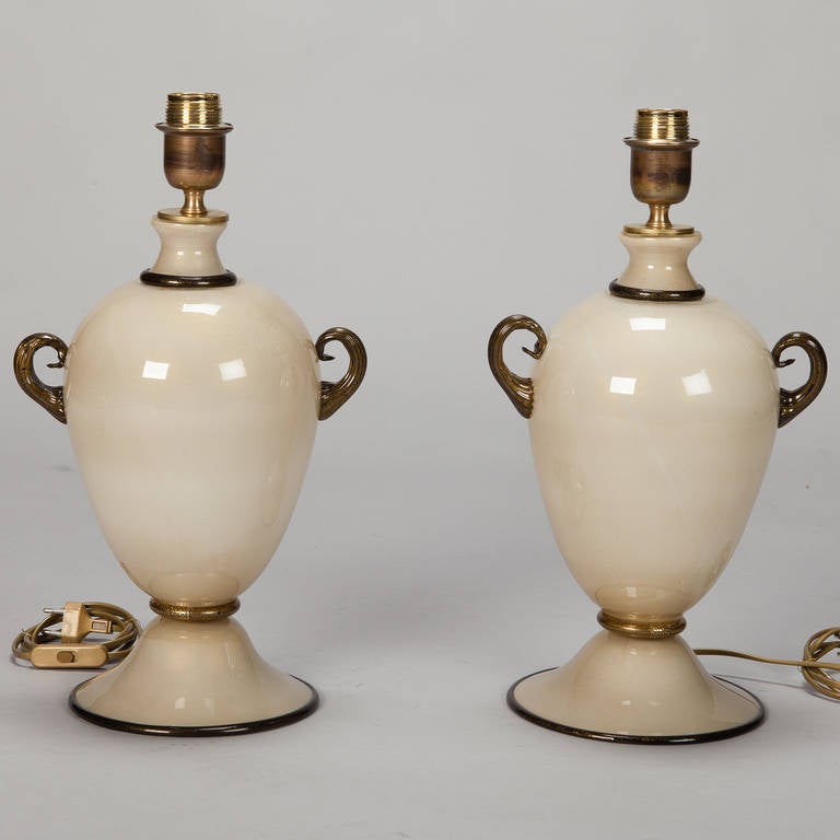 Italian Pair of Midcentury Murano Amphora Shape Glass Lamps in Cream and Black