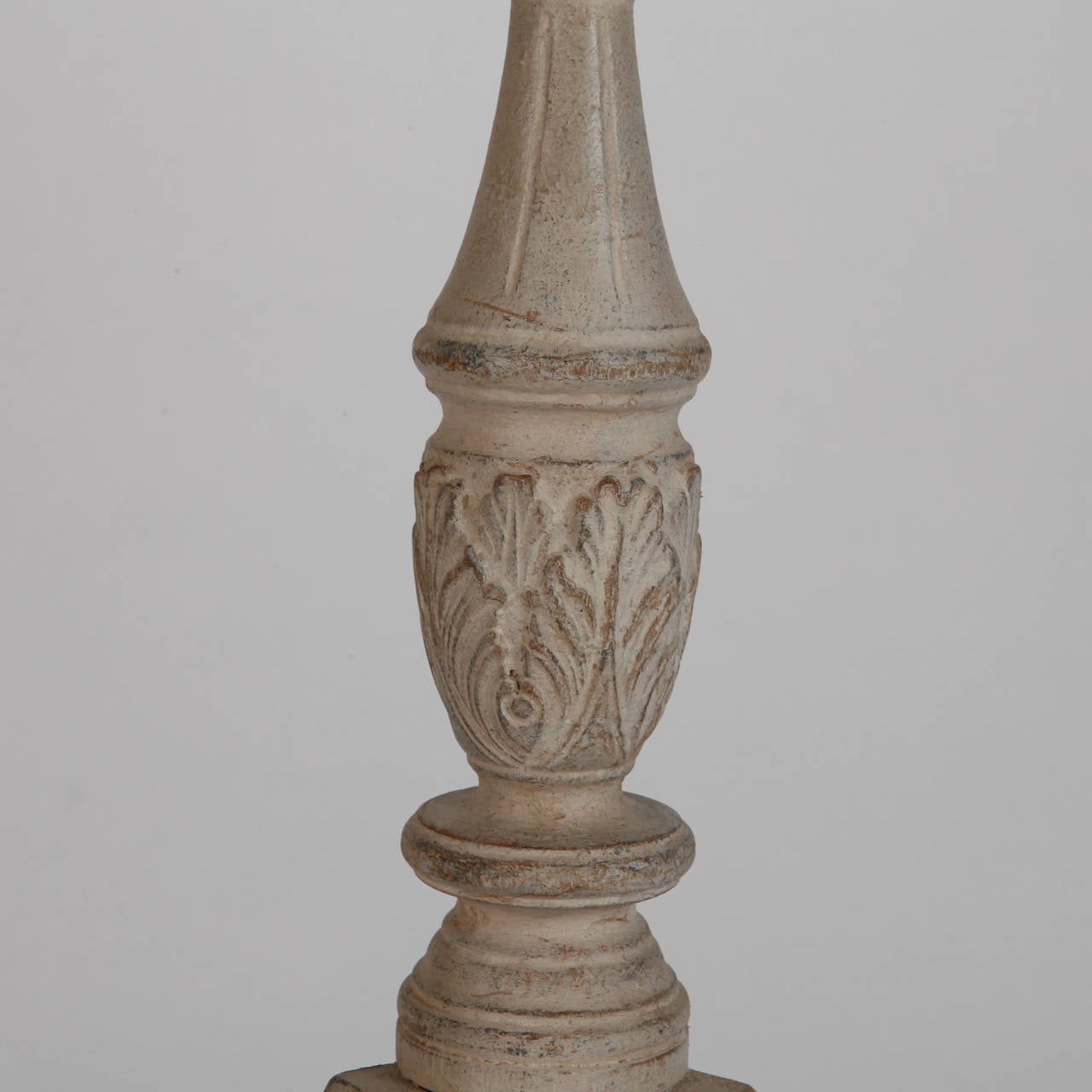 round scalloped edge table