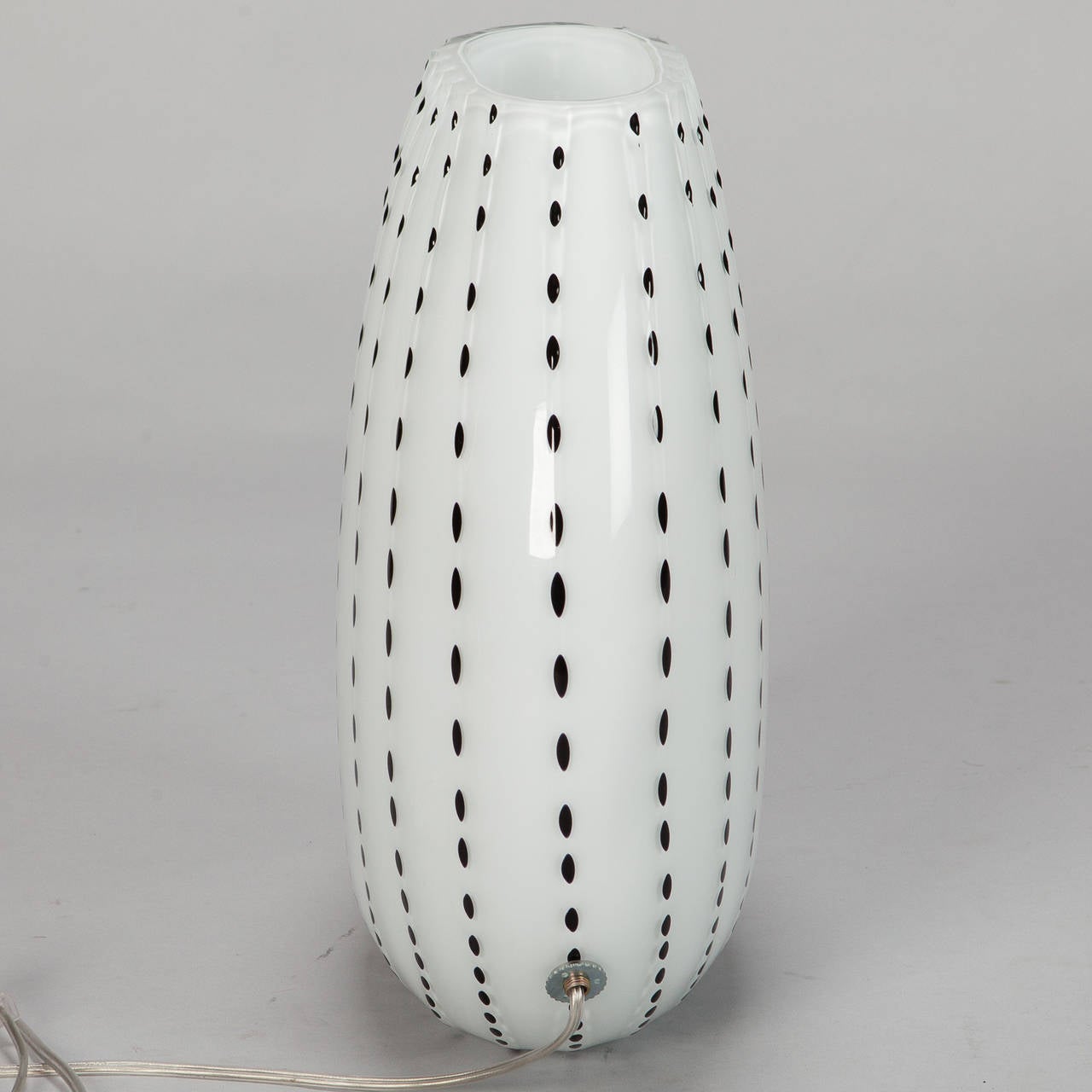 Large White and Black Cased Glass Murano Table Lamp In Excellent Condition In Troy, MI