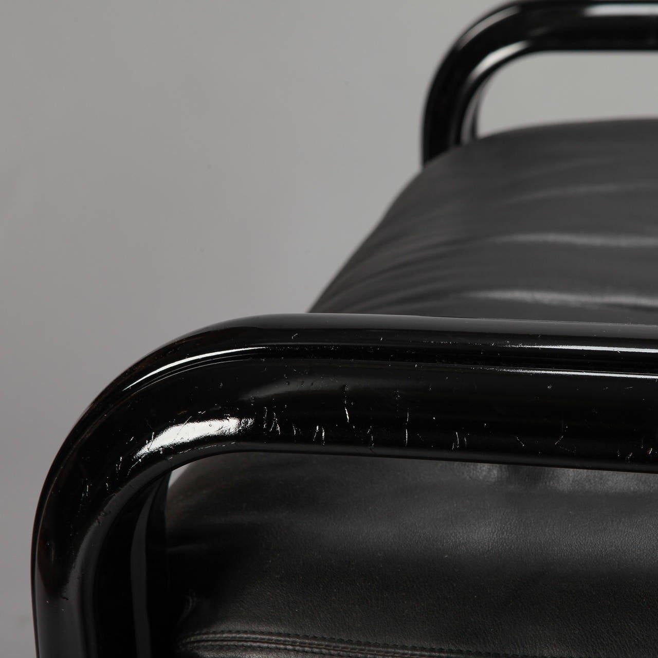 Paire de fauteuils en cuir noir Gae Aulenti pour Knoll International 1