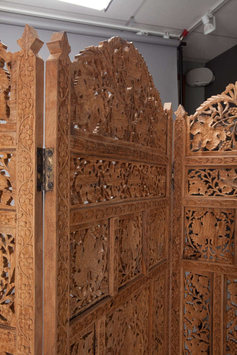 Anglo Indian Elaborately Carved Four Panel Screen In Excellent Condition In Troy, MI