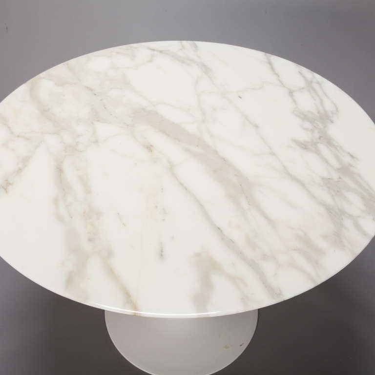 Mid-Century Modern Knoll Round Marble Top Pedestal Table
