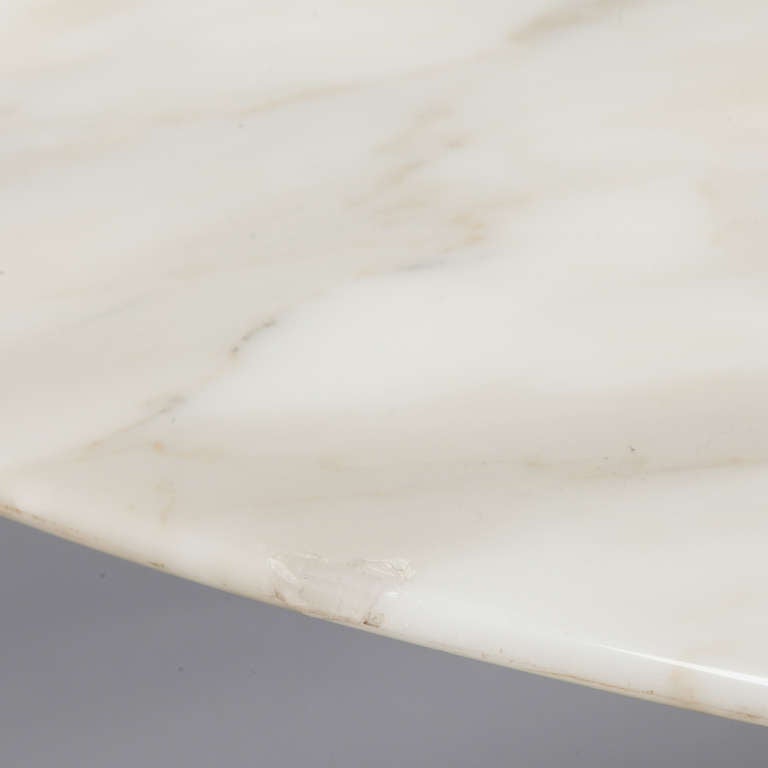 American Knoll Round Marble Top Pedestal Table