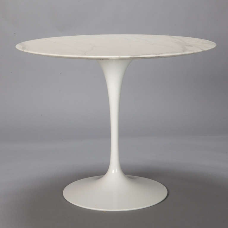Knoll Round Marble Top Pedestal Table In Good Condition In Troy, MI