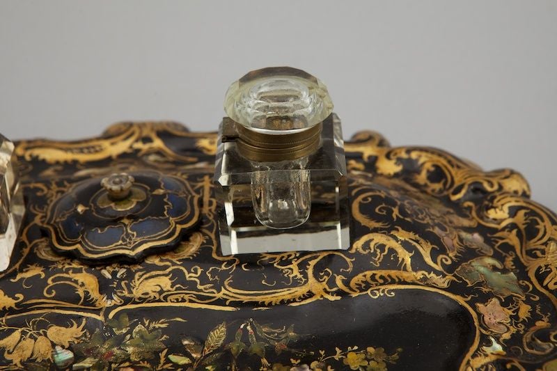 19th Century Large English Papier Mâché Inkwell with Mother of Pearl Inlay For Sale