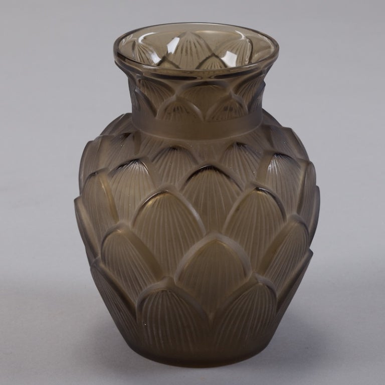 Circa 1925 - 1930 taupe artichoke form vase by D'Avesn glass. Designer / founder Pierre D'Avesn is one of the recognized masters of French art glass and worked as a designer at Lalique, Daum, Verlys and Sevres before founding his own company. No