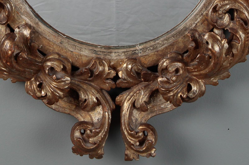 Round Gild Wood Italian Mirror with Elaborately Carved Frame 2