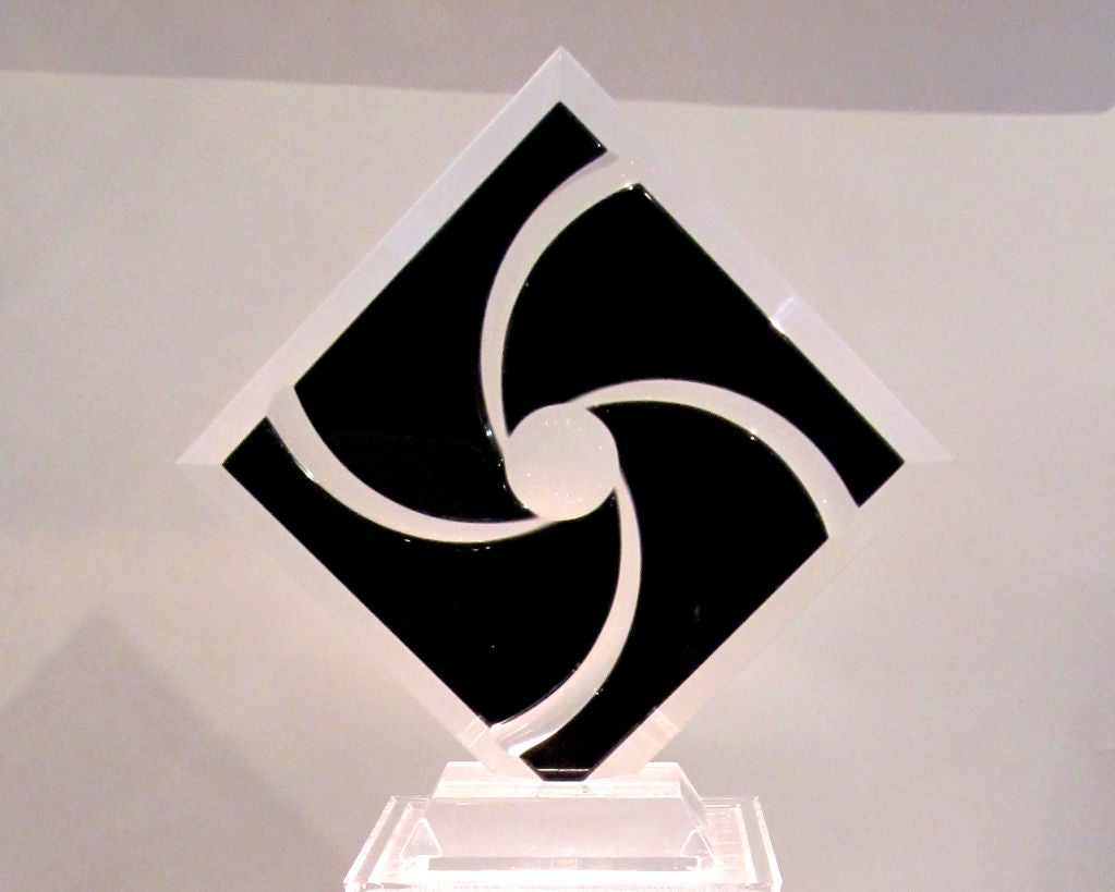 Geometric Mid-Century Lucite Sculpture in Black and Clear Lucite. Highly Decorative!