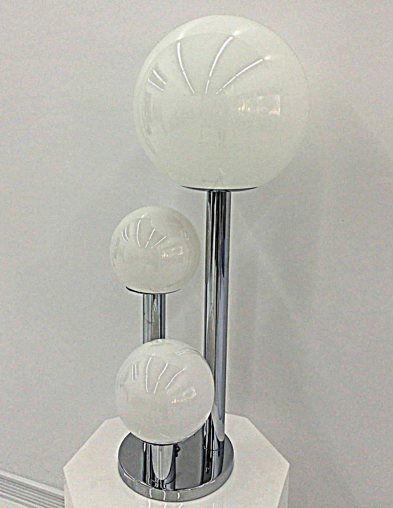 Glass Mid-Century Modern Italian Tri-Globe Lamp and Table